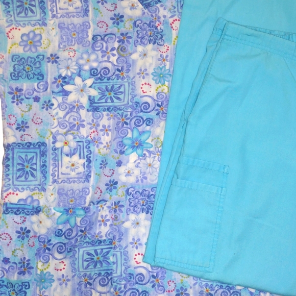 scrub set - Picture 2 of 2